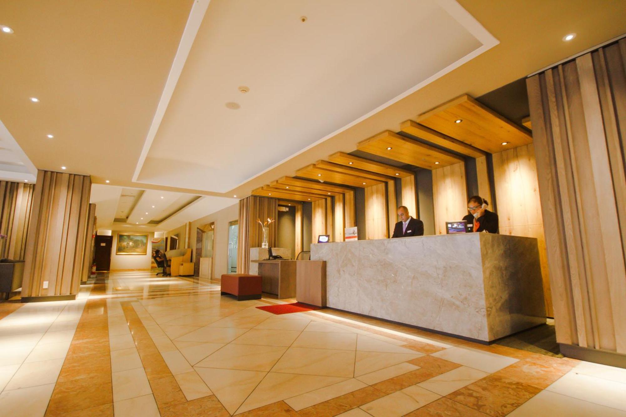 คราวน์ พลาซา มานากัว Hotel ภายนอก รูปภาพ